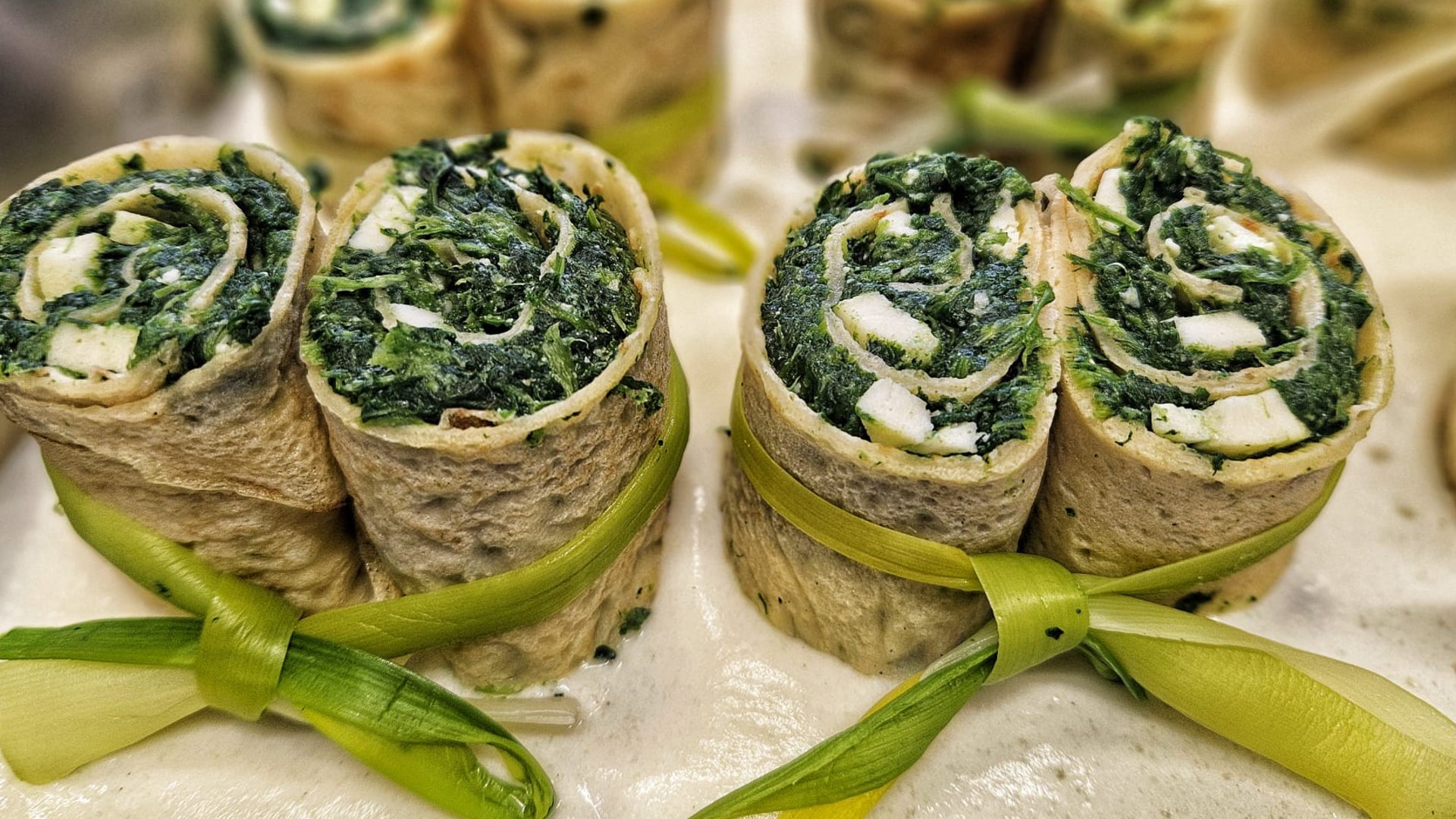 Il nostro hotel a 3 stelle in Val Gardena e la sua cucina Rotolini vegetariani di spinaci e formaggio fresco legati con erba cipollina su salsa cremosa