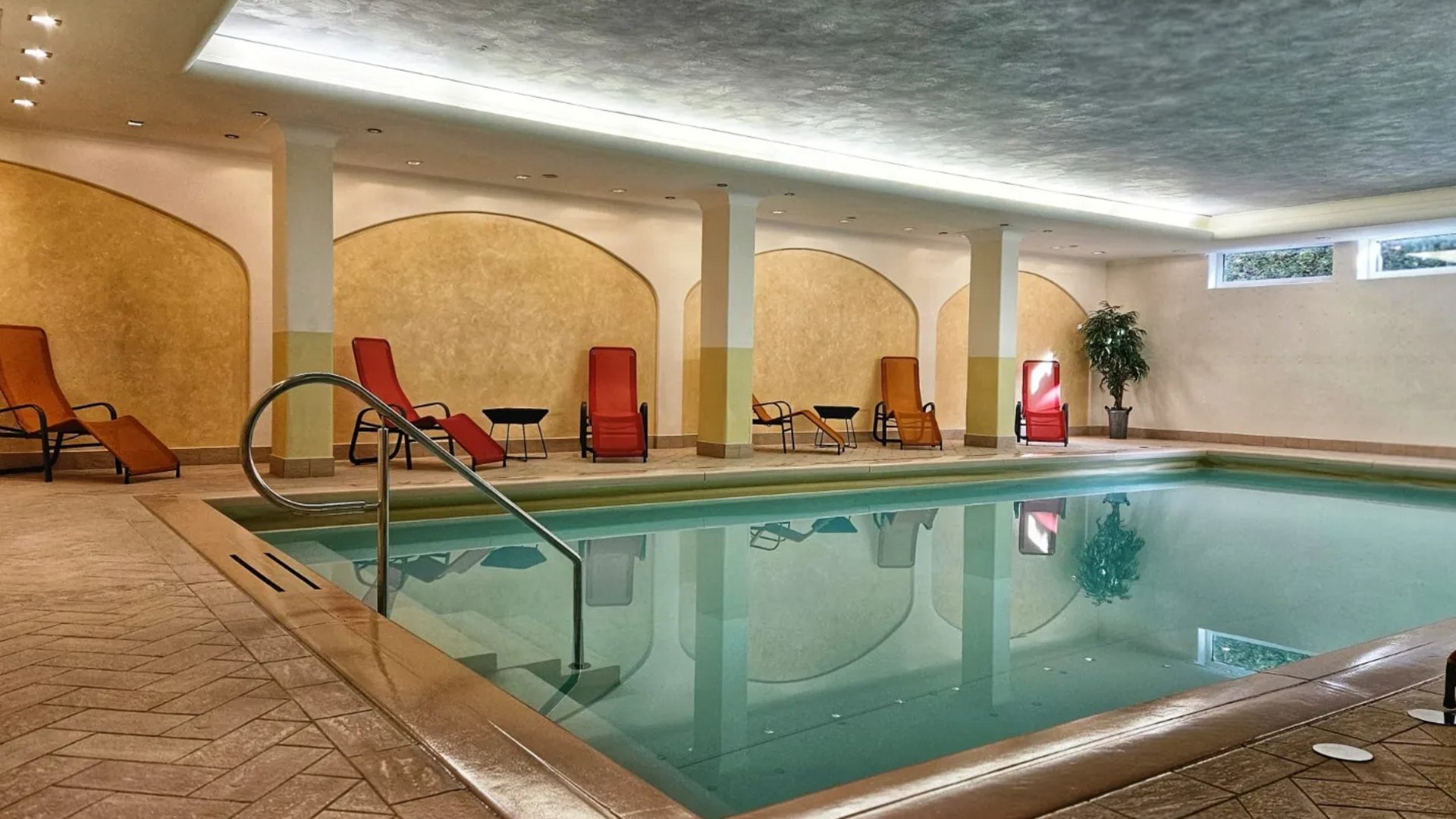 South Tyrol hotel with pool (3 stars): right here!